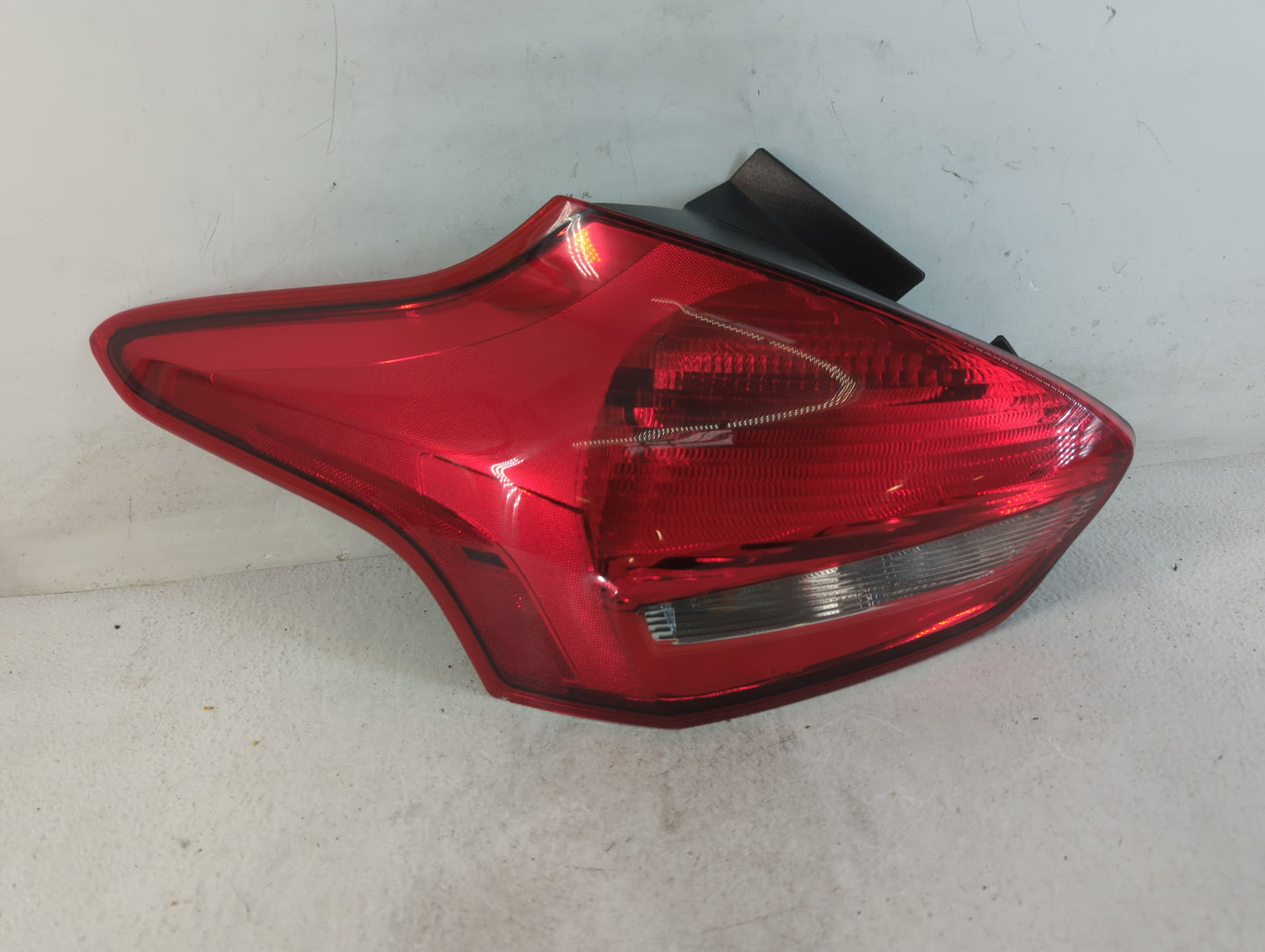 2015-2018 Ford Focus Tail Light Assembly Driver Left OEM Fits Fits 2015 2016 2017 2018 OEM Used Auto Parts - Oemusedautoparts1.com