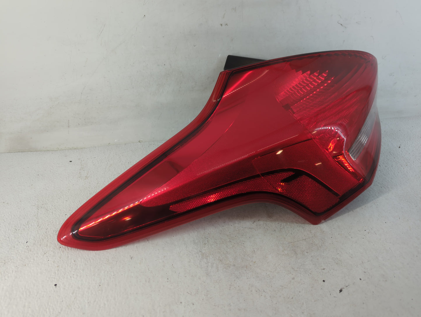 2015-2018 Ford Focus Tail Light Assembly Driver Left OEM Fits Fits 2015 2016 2017 2018 OEM Used Auto Parts - Oemusedautoparts1.com
