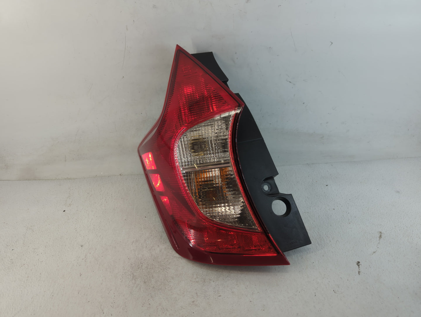 2014-2019 Nissan Versa Note Tail Light Assembly Driver Left OEM P/N:265553WC0A Fits Fits 2014 2015 2016 2017 2018 2019 OEM Used Auto Parts - Oemusedautoparts1.com