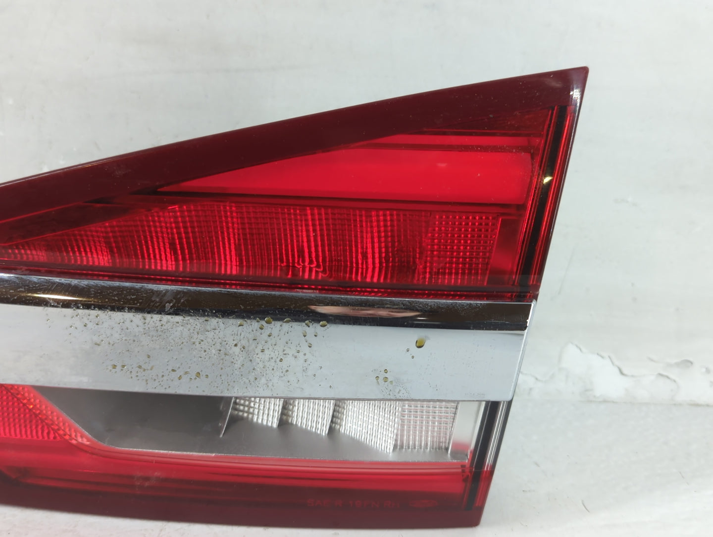 2017-2020 Ford Fusion Tail Light Assembly Passenger Right OEM P/N:F00HTF408408 KS73-13A602-AE Fits Fits 2017 2018 2019 2020 OEM Used Auto Parts - Oemusedautoparts1.com