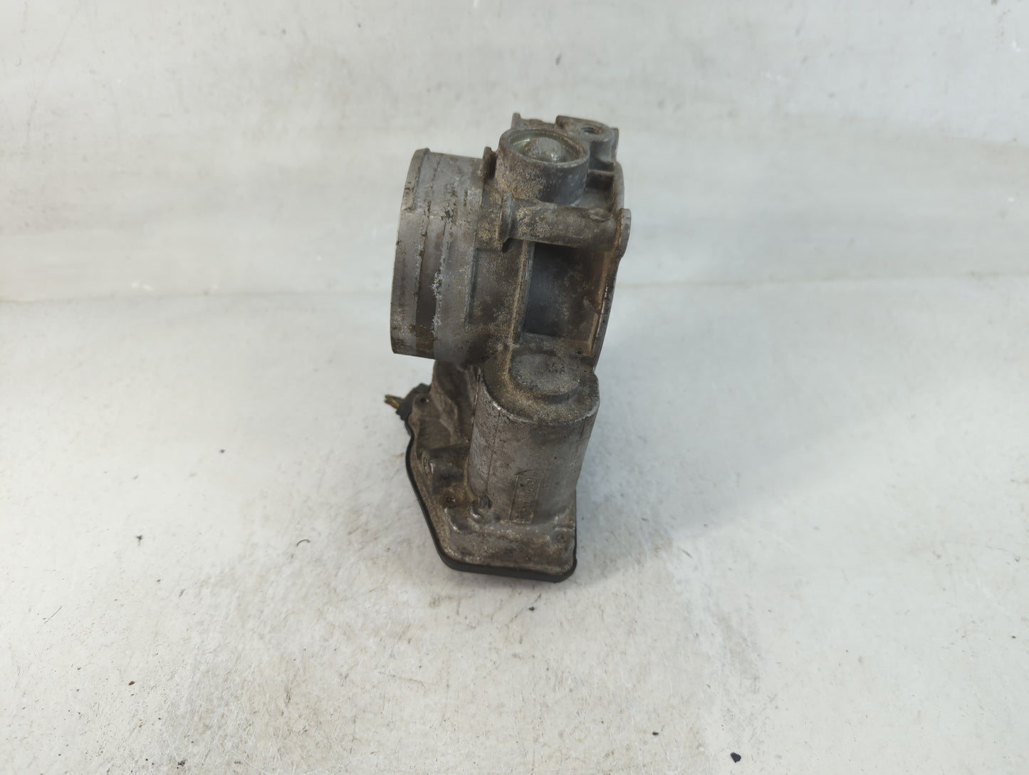 2013-2019 Ford Flex Throttle Body P/N:AT4E-9F991-EL Fits Fits 2011 2012 2013 2014 2015 2016 2017 2018 2019 OEM Used Auto Parts - Oemusedautoparts1.com