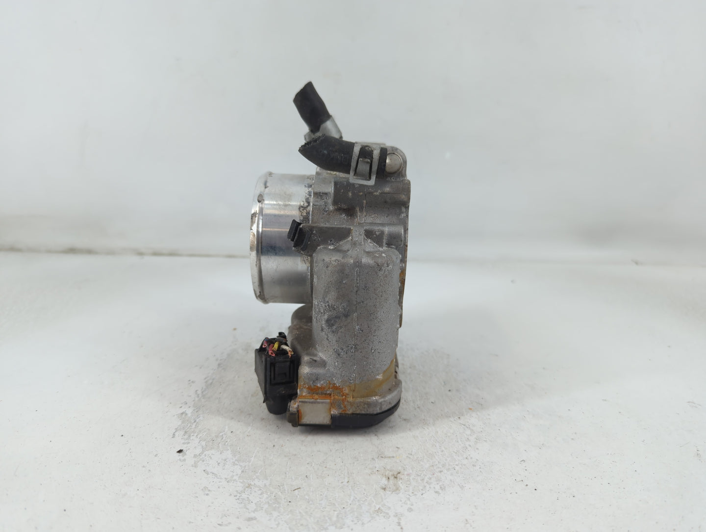 2015-2019 Hyundai Sonata Throttle Body P/N:35100-2G600 Fits Fits 2015 2016 2017 2018 2019 2020 2021 OEM Used Auto Parts - Oemusedautoparts1.com