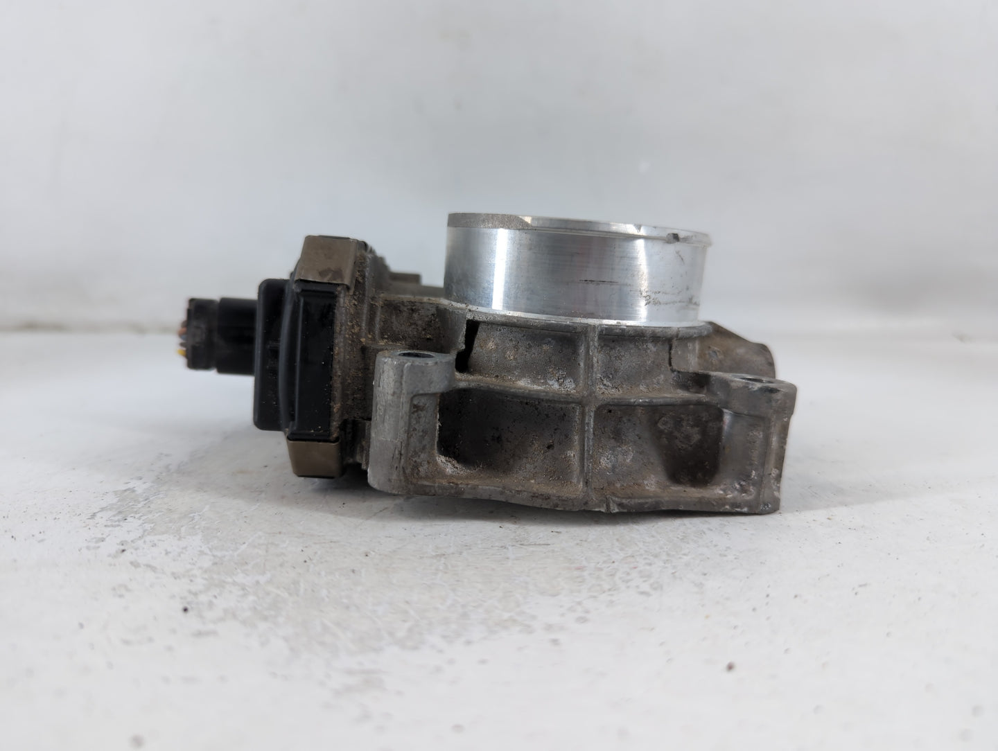 2012-2015 Chevrolet Equinox Throttle Body P/N:12632101CA Fits Fits 2012 2013 2014 2015 OEM Used Auto Parts - Oemusedautoparts1.com