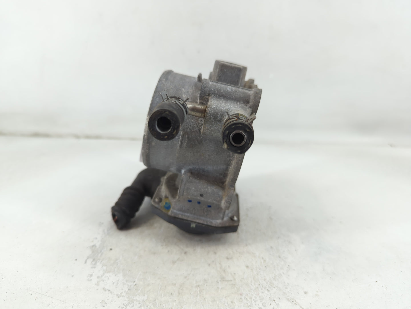 2010-2017 Toyota Camry Throttle Body P/N:4A06 00019 22030-0V010 Fits Fits 2009 2010 2011 2012 2013 2014 2015 2016 2017 2018 2019 OEM Used Auto Parts - Oemusedautoparts1.com