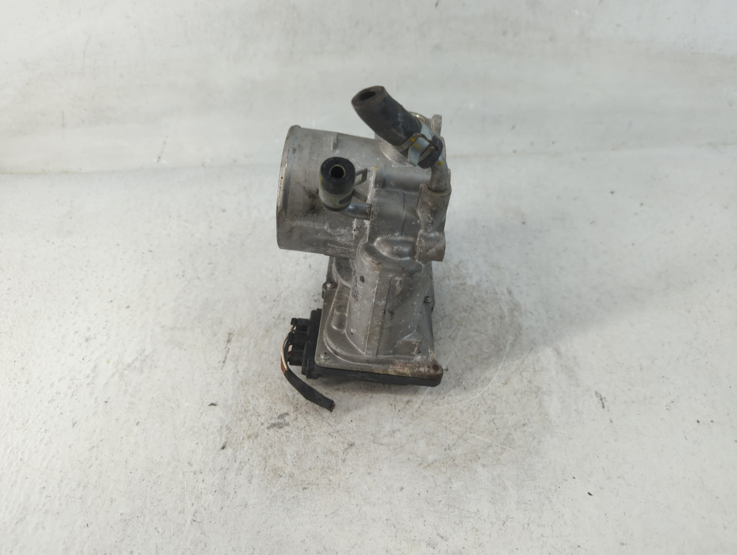 2019-2020 Hyundai Veloster Throttle Body P/N:35100-2E400 Fits Fits 2012 2013 2014 2015 2016 2018 2019 2020 2021 OEM Used Auto Parts - Oemusedautoparts1.com