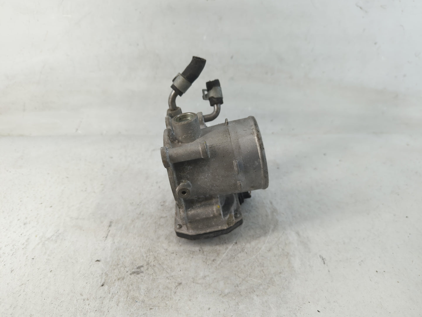 2019-2020 Hyundai Veloster Throttle Body P/N:35100-2E400 Fits Fits 2012 2013 2014 2015 2016 2018 2019 2020 2021 OEM Used Auto Parts - Oemusedautoparts1.com