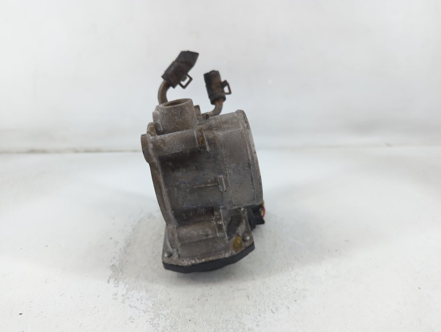2011-2020 Hyundai Elantra Throttle Body P/N:35100-2E000 Fits Fits 2011 2012 2013 2014 2015 2016 2017 2018 2019 2020 2021 OEM Used Auto Parts - Oemusedautoparts1.com