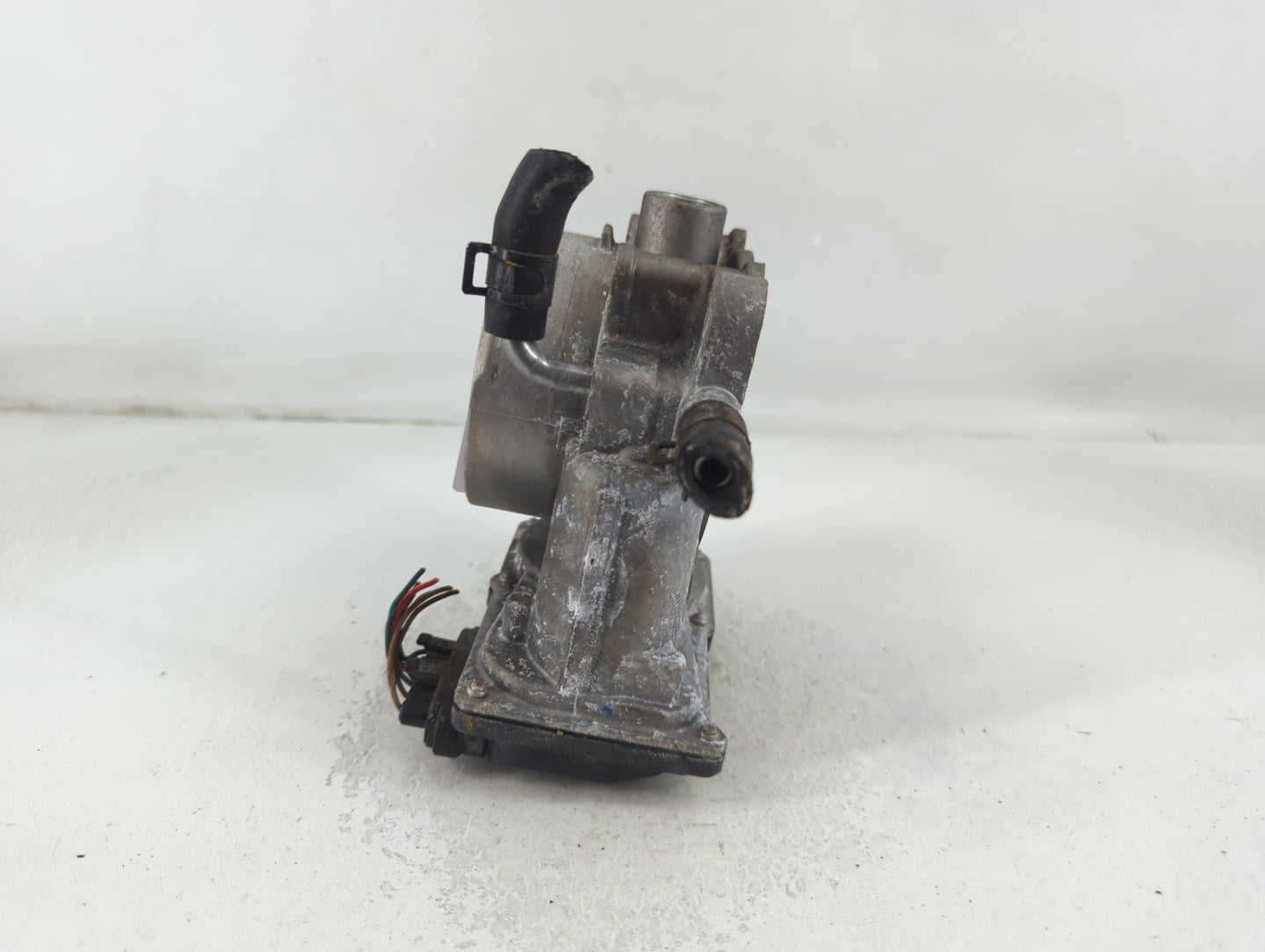 2012-2014 Hyundai Genesis Throttle Body P/N:35100-3CBA0 Fits Fits 2012 2013 2014 OEM Used Auto Parts - Oemusedautoparts1.com