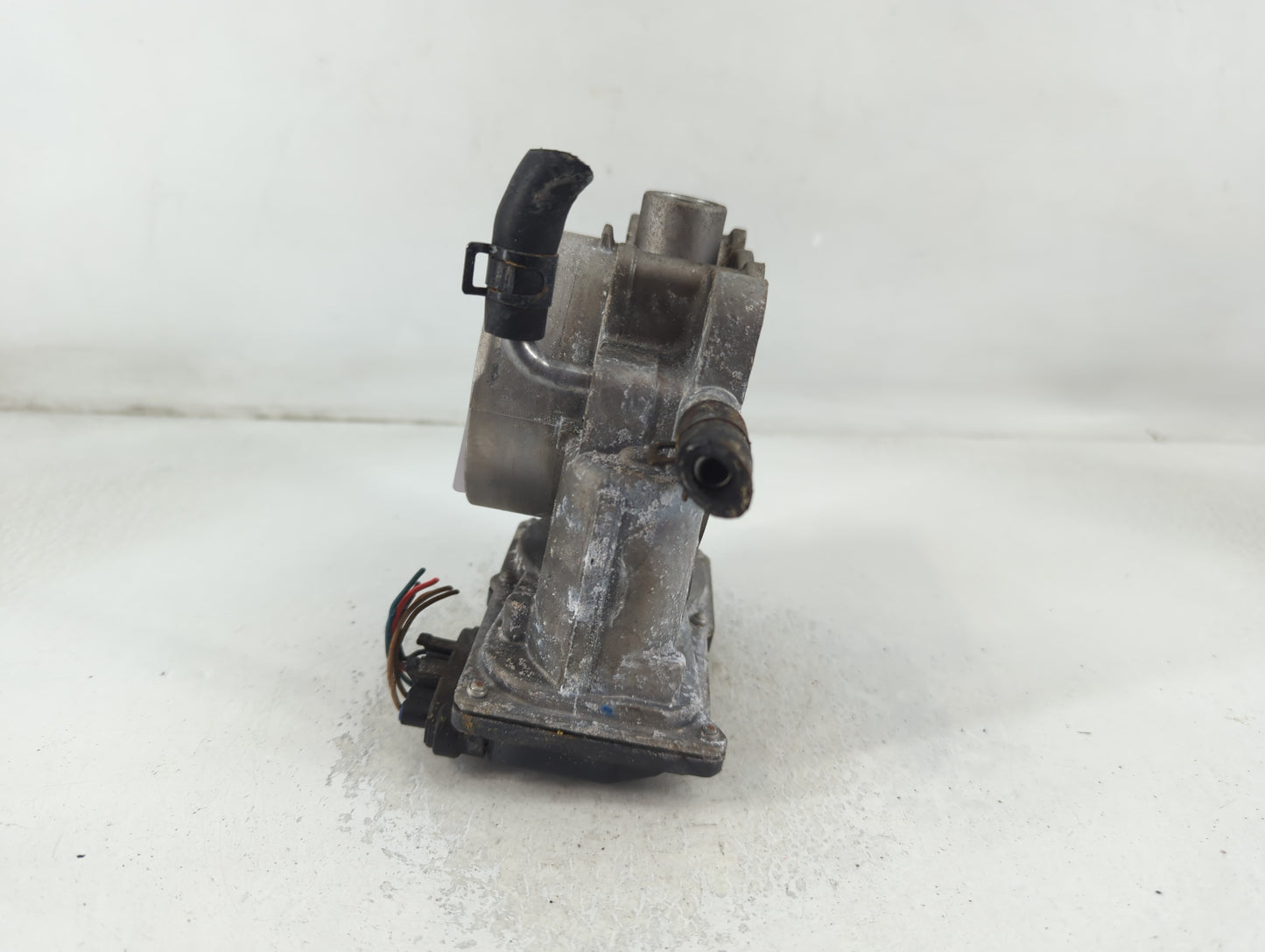 2012-2014 Hyundai Genesis Throttle Body P/N:35100-3CBA0 Fits Fits 2012 2013 2014 OEM Used Auto Parts - Oemusedautoparts1.com