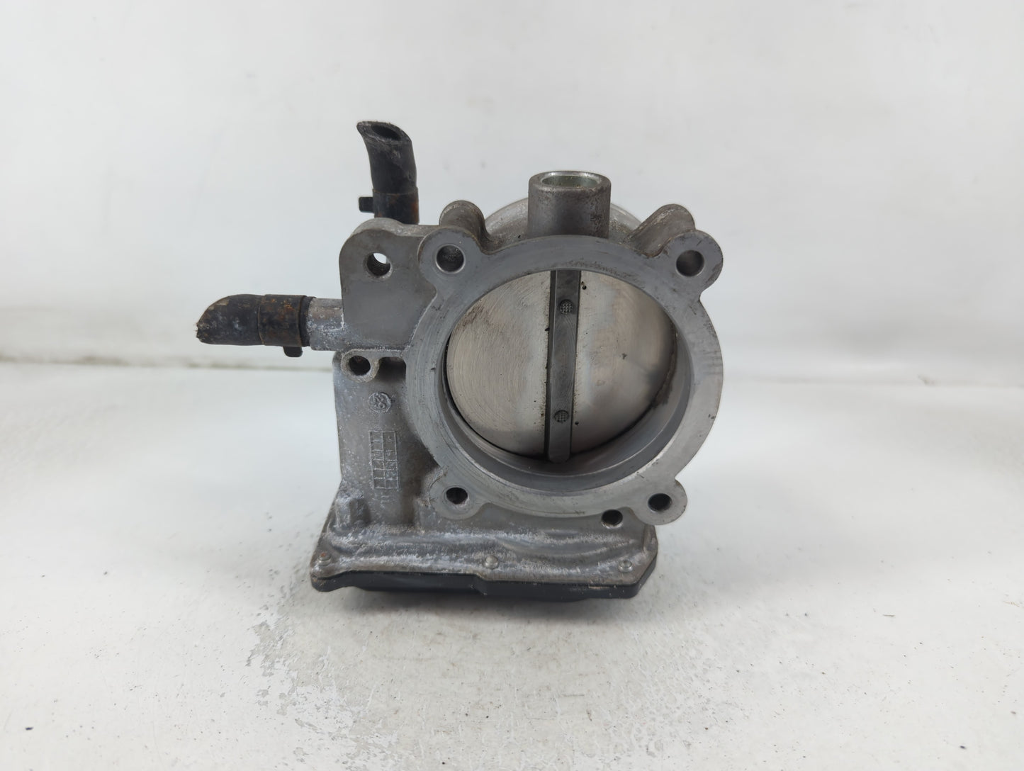2012-2014 Hyundai Genesis Throttle Body P/N:35100-3CBA0 Fits Fits 2012 2013 2014 OEM Used Auto Parts - Oemusedautoparts1.com