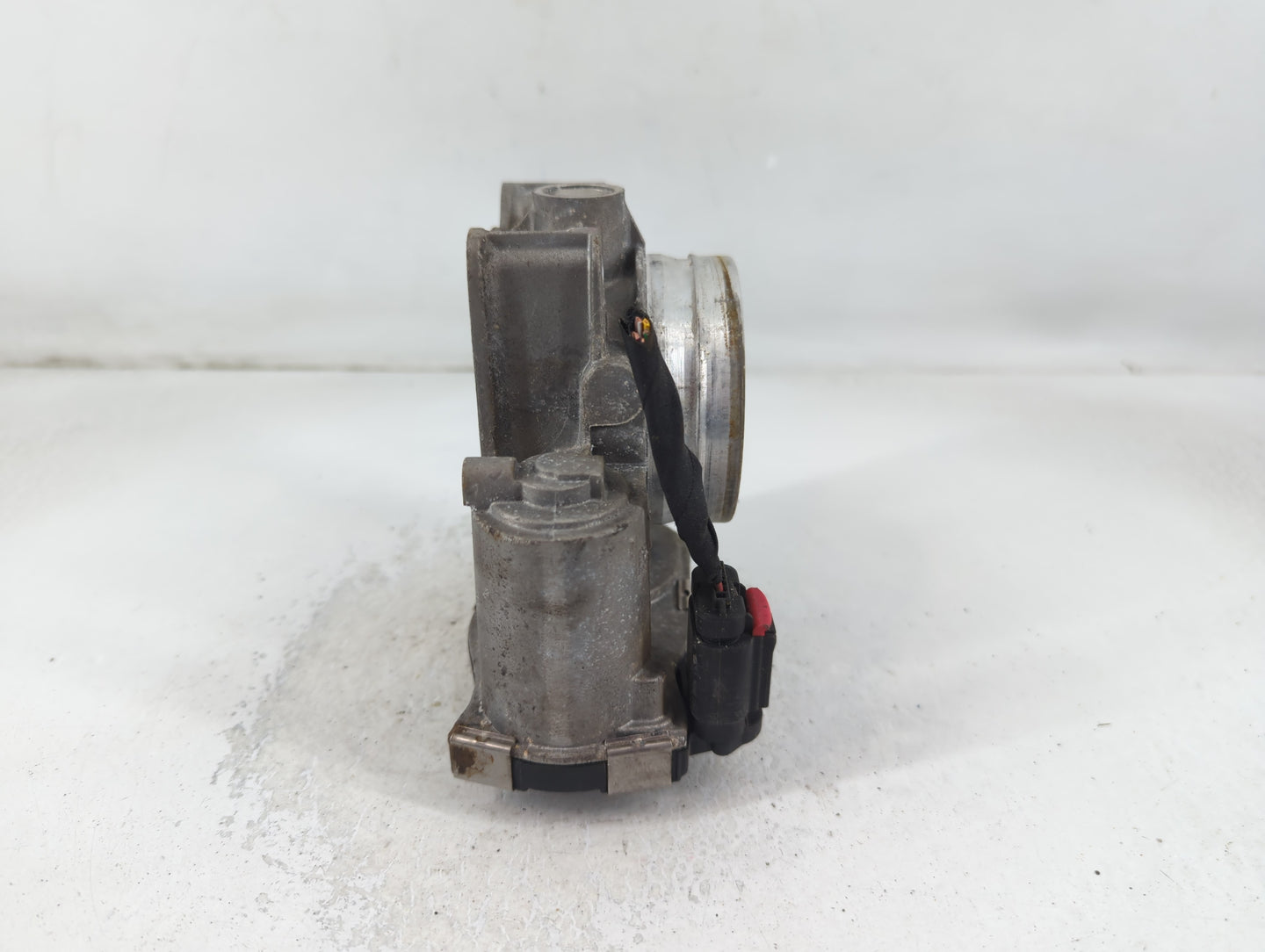 2013-2021 Chevrolet Malibu Throttle Body P/N:A 2627067DA Fits Fits 2013 2014 2015 2016 2017 2018 2019 2020 2021 OEM Used Auto Parts - Oemusedautoparts1.com