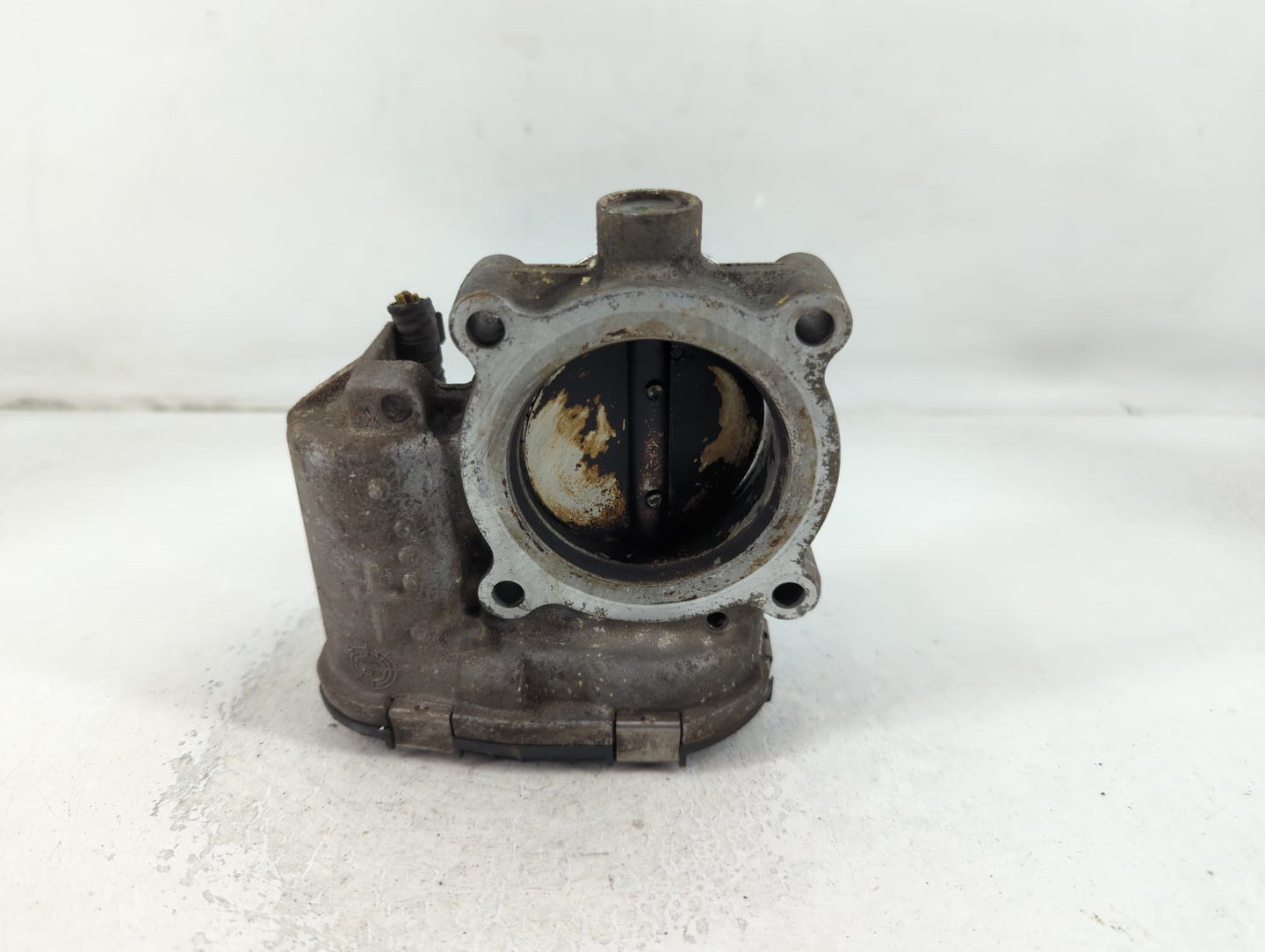 2016-2019 Ford Explorer Throttle Body P/N:DS7E-9F991-BB Fits Fits 2014 2015 2016 2017 2018 2019 2020 2021 2022 OEM Used Auto Parts - Oemusedautoparts1.com
