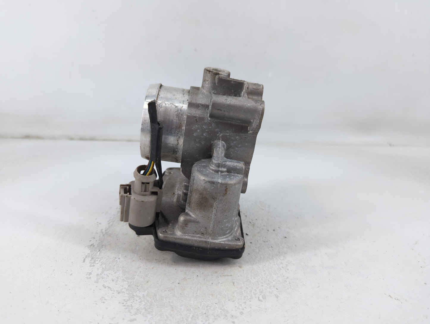 2014-2020 Ford Fusion Throttle Body P/N:DS7G-9F991-CA Fits Fits 2014 2015 2016 2017 2018 2019 2020 OEM Used Auto Parts - Oemusedautoparts1.com