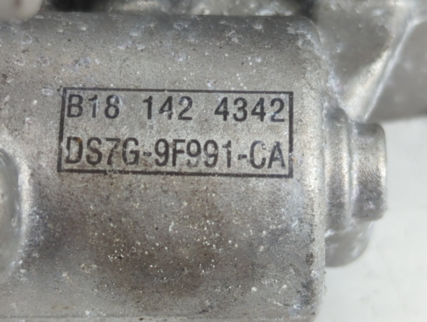 2014-2020 Ford Fusion Throttle Body P/N:DS7G-9F991-CA Fits Fits 2014 2015 2016 2017 2018 2019 2020 OEM Used Auto Parts - Oemusedautoparts1.com