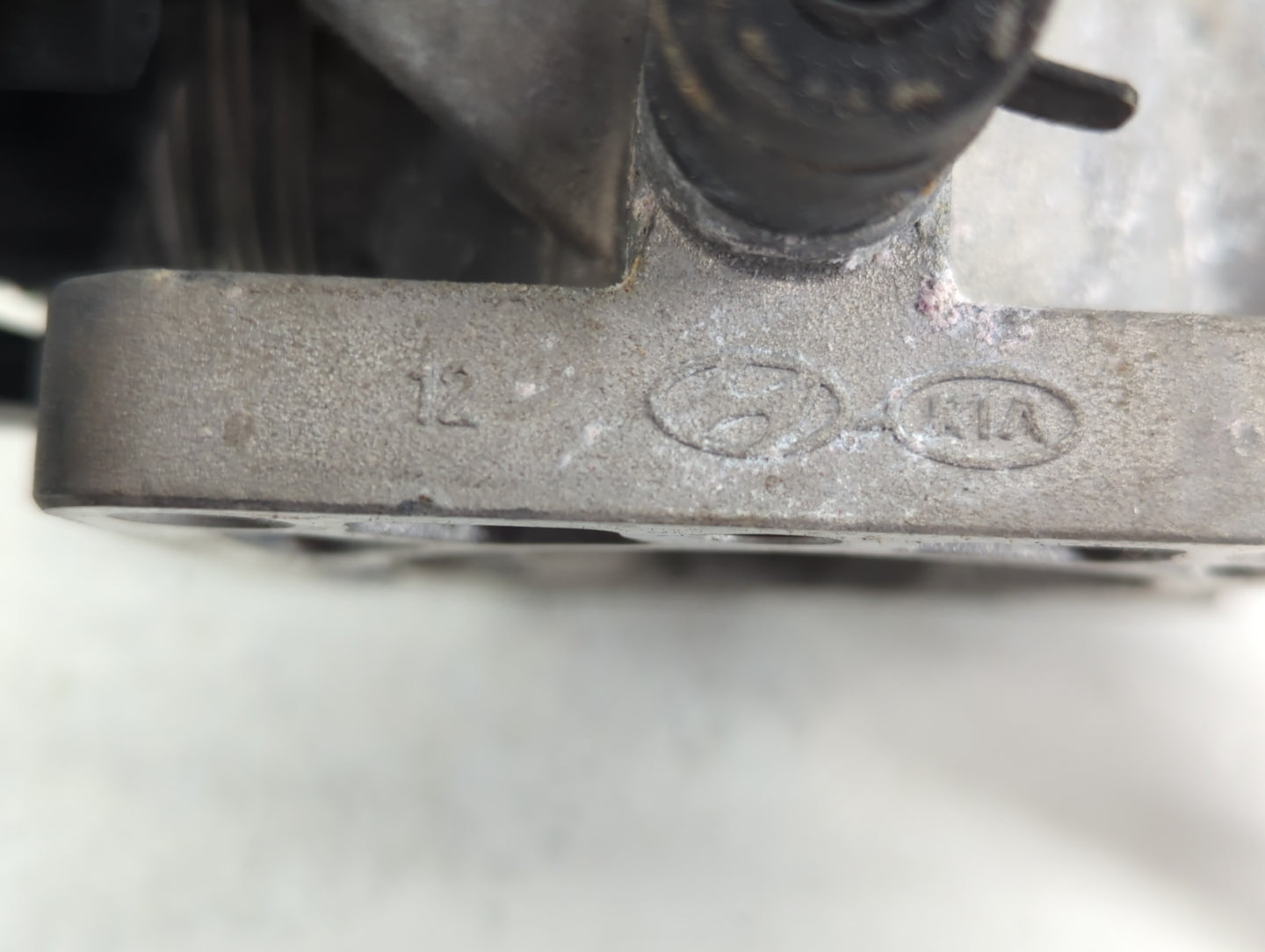 2009-2011 Hyundai Accent Throttle Body Fits Fits 2009 2010 2011 OEM Used Auto Parts - Oemusedautoparts1.com