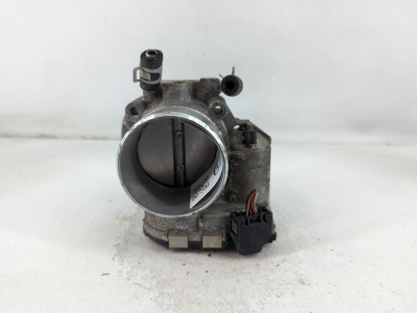 2012-2015 Kia Sorento Throttle Body P/N:35100-2G700 Fits Fits 2011 2012 2013 2014 2015 2016 OEM Used Auto Parts - Oemusedautoparts1.com