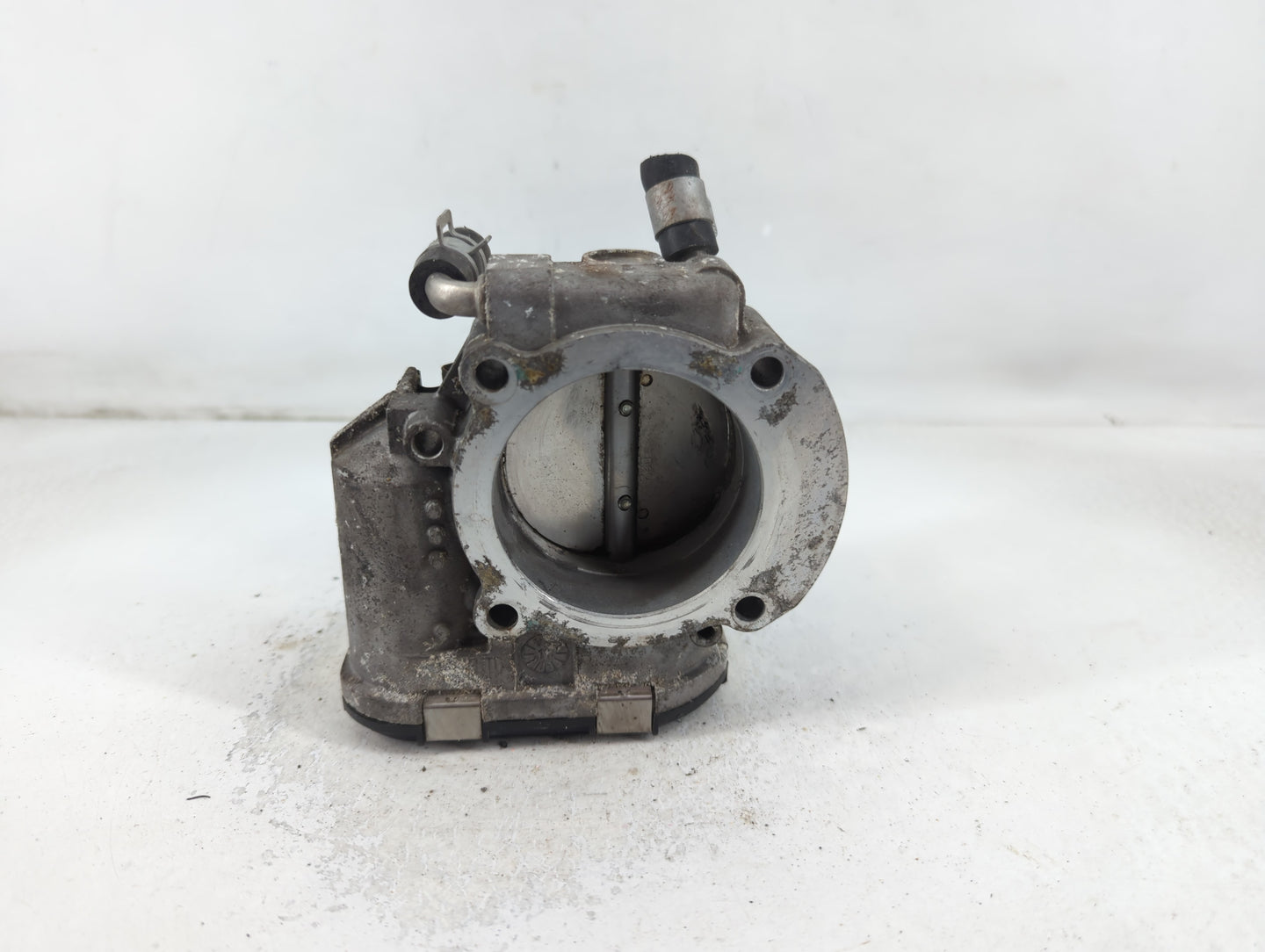 2012-2015 Kia Sorento Throttle Body P/N:35100-2G700 Fits Fits 2011 2012 2013 2014 2015 2016 OEM Used Auto Parts - Oemusedautoparts1.com