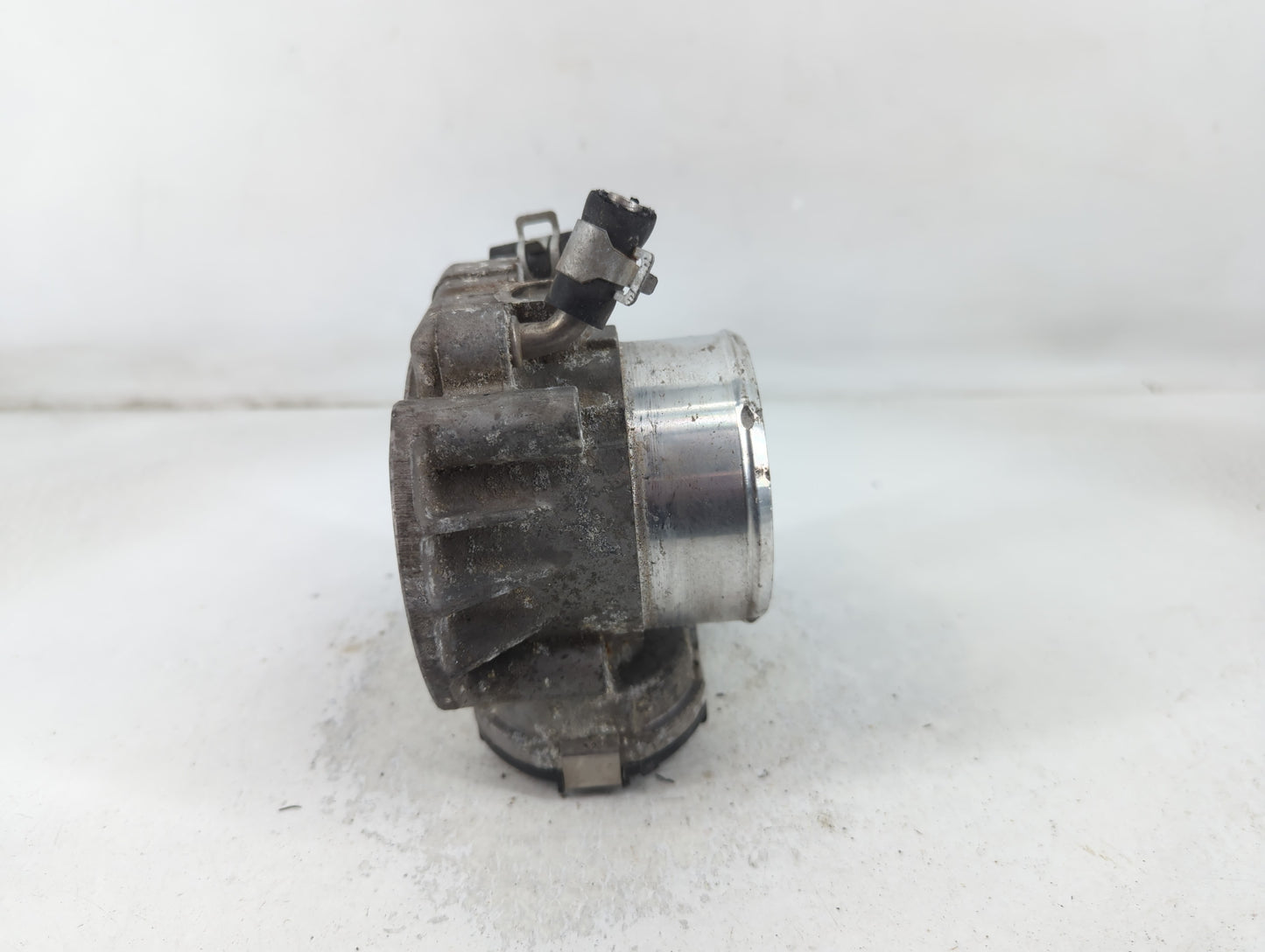 2012-2015 Kia Sorento Throttle Body P/N:35100-2G700 Fits Fits 2011 2012 2013 2014 2015 2016 OEM Used Auto Parts - Oemusedautoparts1.com