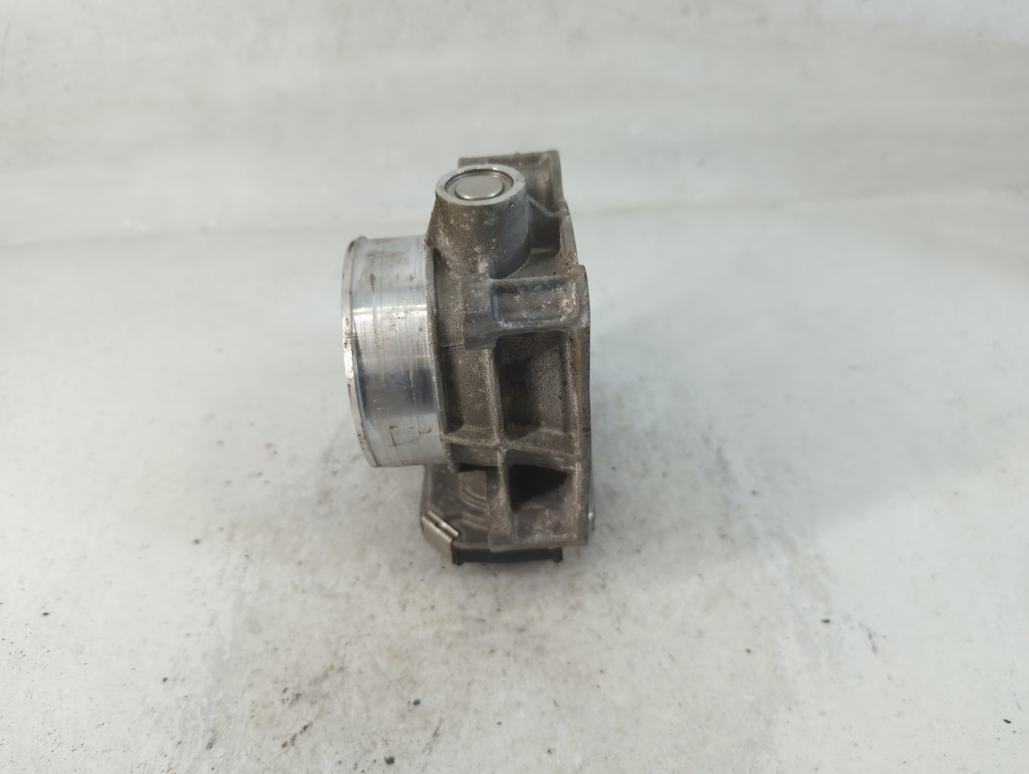2016-2019 Chevrolet Impala Throttle Body P/N:12670839AA Fits Fits 2016 2017 2018 2019 2020 2021 2022 OEM Used Auto Parts - Oemusedautoparts1.com