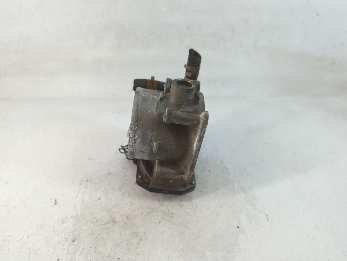 2005-2015 Toyota Tacoma Throttle Body P/N:22030-0P010 Fits Fits 2003 2004 2005 2006 2007 2008 2009 2010 2011 2012 2013 2014 2015 OEM Used Auto Parts - Oemusedautoparts1.com