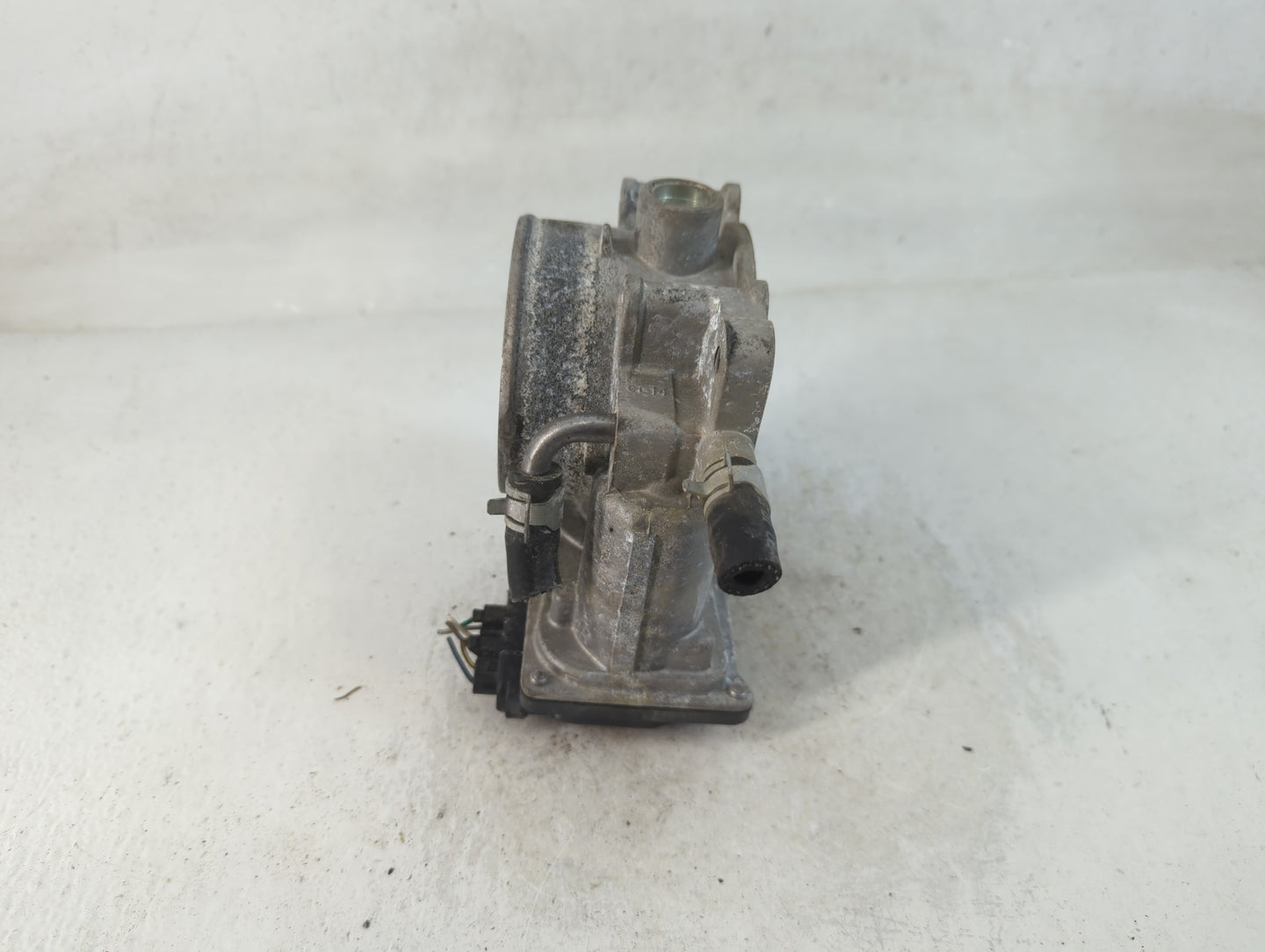 2014-2018 Kia Sorento Throttle Body P/N:35100-3CAA0 Fits Fits 2012 2013 2014 2015 2016 2017 2018 OEM Used Auto Parts - Oemusedautoparts1.com