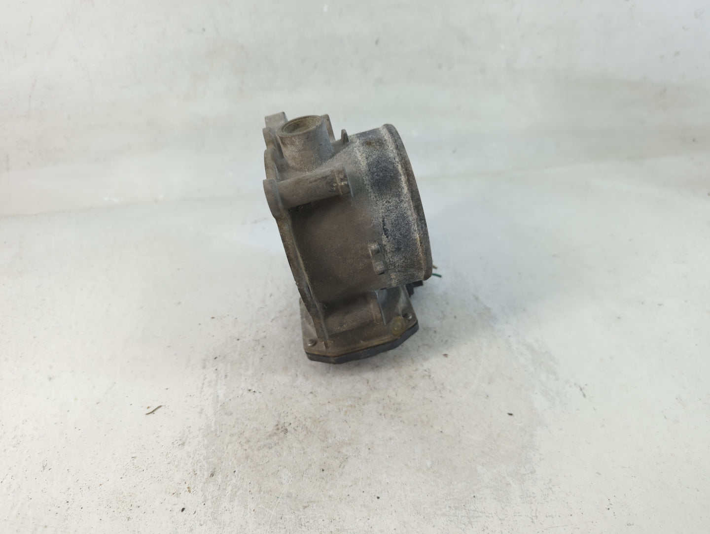 2014-2018 Kia Sorento Throttle Body P/N:35100-3CAA0 Fits Fits 2012 2013 2014 2015 2016 2017 2018 OEM Used Auto Parts - Oemusedautoparts1.com