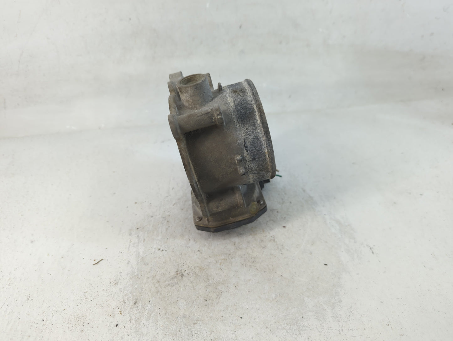 2014-2018 Kia Sorento Throttle Body P/N:35100-3CAA0 Fits Fits 2012 2013 2014 2015 2016 2017 2018 OEM Used Auto Parts - Oemusedautoparts1.com