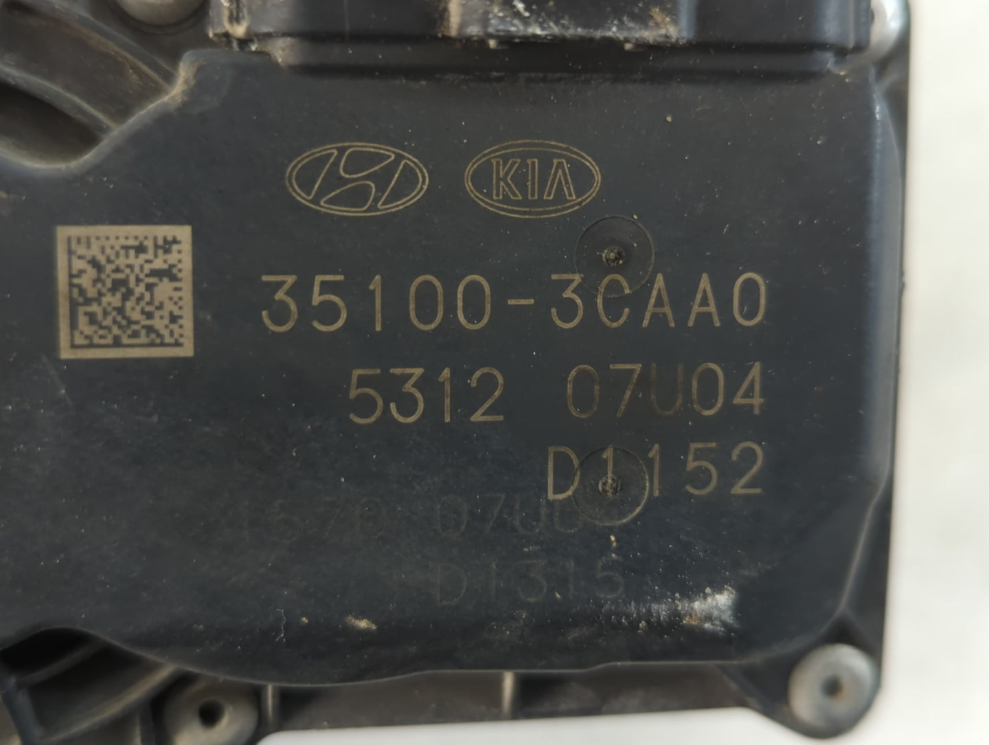 2014-2018 Kia Sorento Throttle Body P/N:35100-3CAA0 Fits Fits 2012 2013 2014 2015 2016 2017 2018 OEM Used Auto Parts - Oemusedautoparts1.com