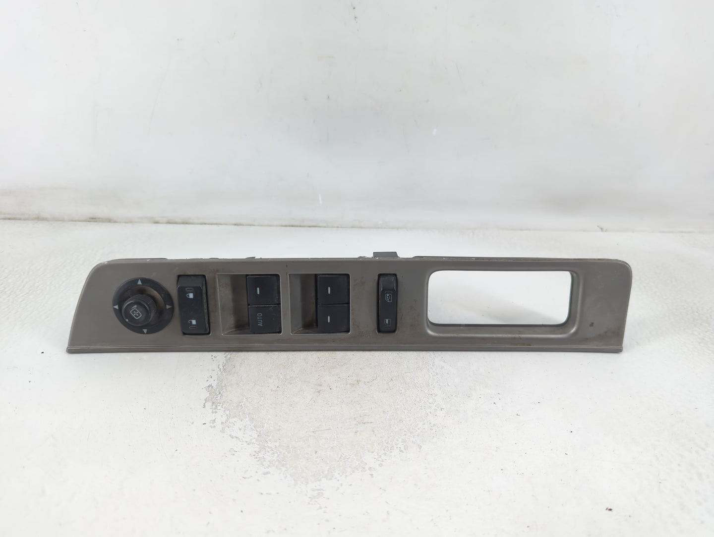2007 Ford Expedition Master Power Window Switch Replacement Driver Side Left P/N:5L3T-17B676-AA Fits Fits 2006 2008 2009 2010 2011 OEM Used Auto Parts - Oemusedautoparts1.com