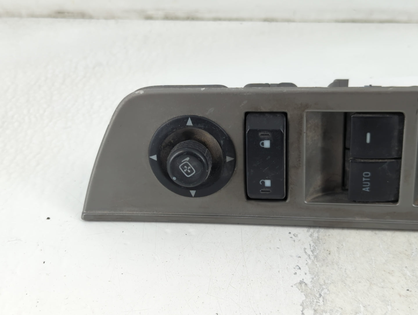 2007 Ford Expedition Master Power Window Switch Replacement Driver Side Left P/N:5L3T-17B676-AA Fits Fits 2006 2008 2009 2010 2011 OEM Used Auto Parts - Oemusedautoparts1.com