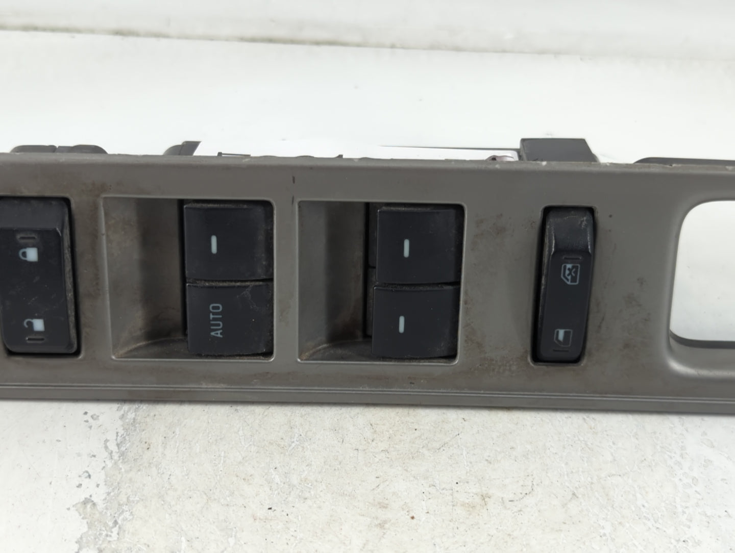 2007 Ford Expedition Master Power Window Switch Replacement Driver Side Left P/N:5L3T-17B676-AA Fits Fits 2006 2008 2009 2010 2011 OEM Used Auto Parts - Oemusedautoparts1.com