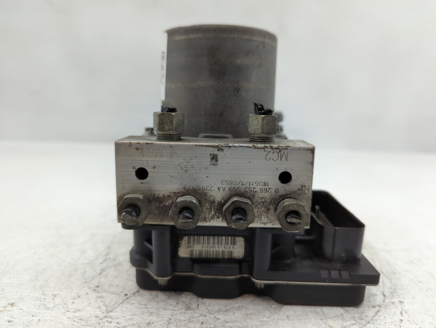 2012-2017 Buick Enclave ABS Pump Control Module Replacement P/N:23407415 0 265 252 847 Fits Fits 2012 2013 2014 2015 2016 2017 OEM Used Auto Parts - Oemusedautoparts1.com