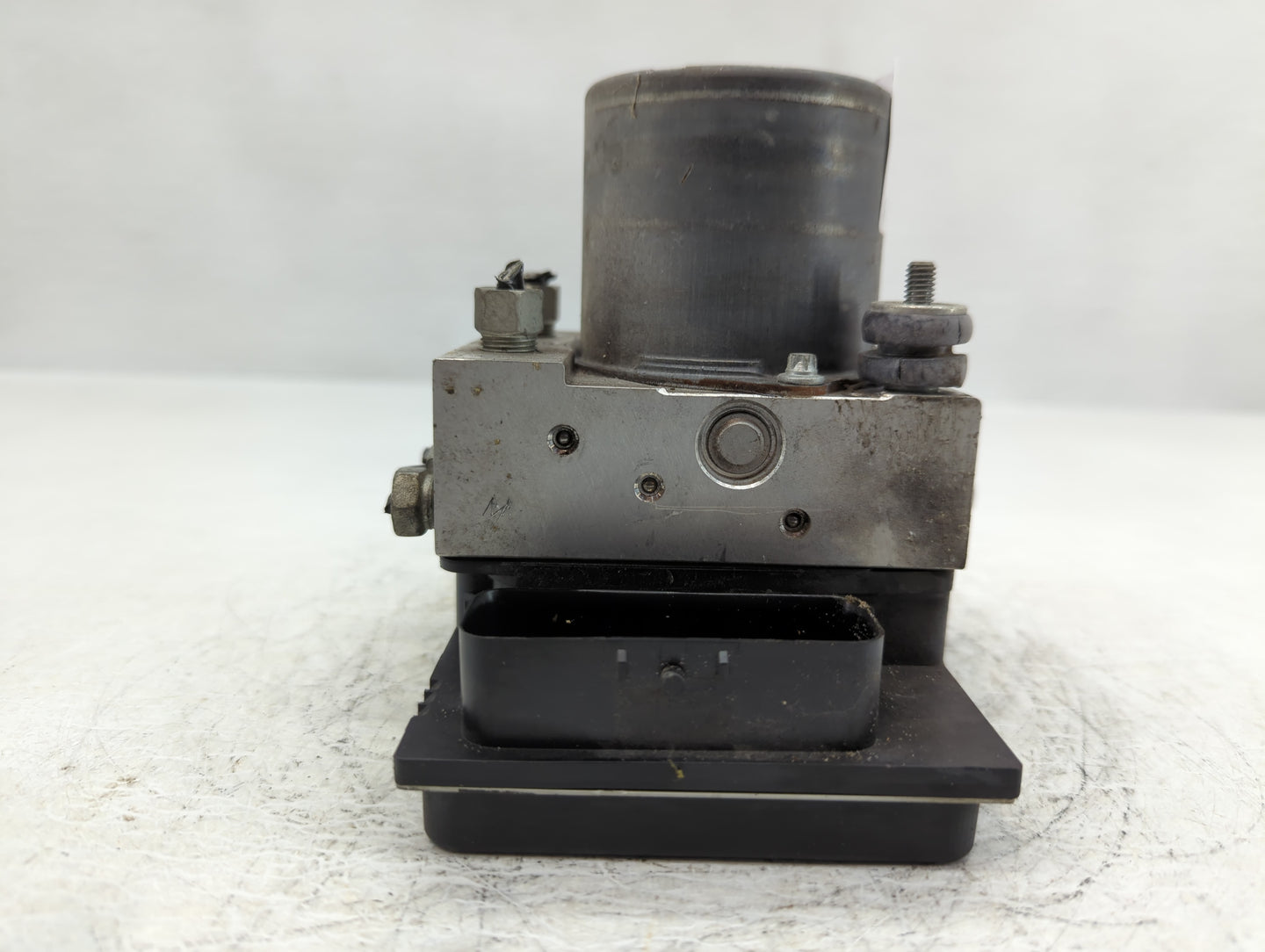 2012-2017 Buick Enclave ABS Pump Control Module Replacement P/N:23407415 0 265 252 847 Fits Fits 2012 2013 2014 2015 2016 2017 OEM Used Auto Parts - Oemusedautoparts1.com