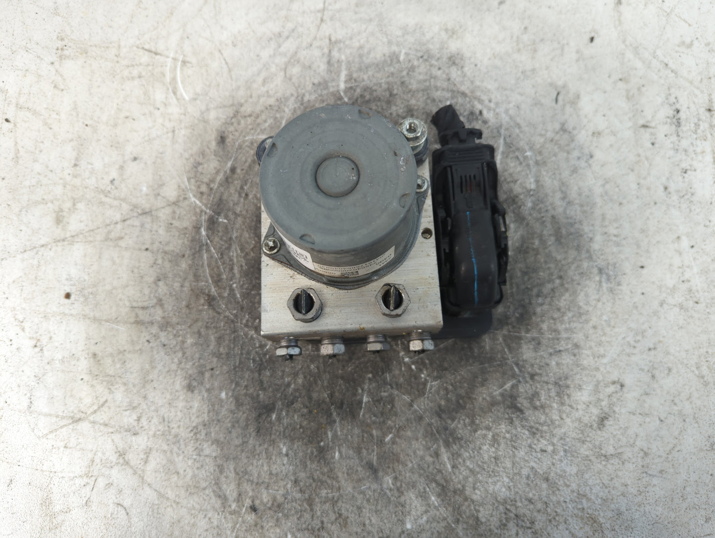 2016-2017 Chevrolet Malibu ABS Pump Control Module Replacement P/N:24504020000 2341 0405 Fits Fits 2016 2017 OEM Used Auto Parts - Oemusedautoparts1.com
