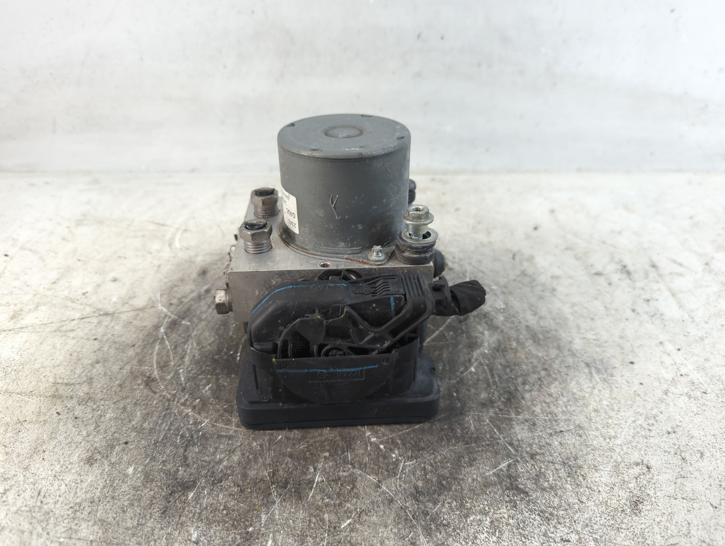 2016-2017 Chevrolet Malibu ABS Pump Control Module Replacement P/N:24504020000 2341 0405 Fits Fits 2016 2017 OEM Used Auto Parts - Oemusedautoparts1.com