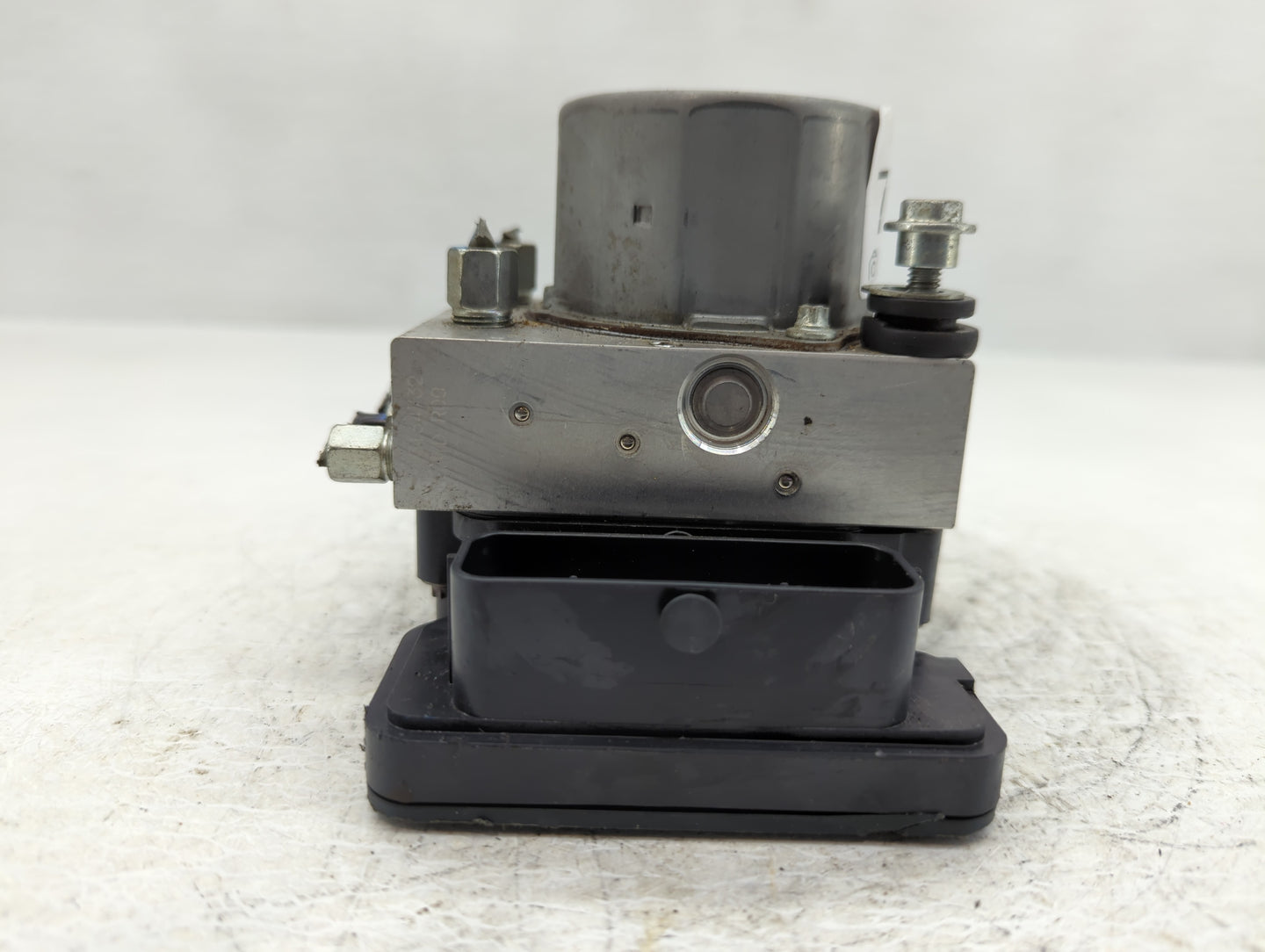 2017-2018 Nissan Maxima ABS Pump Control Module Replacement P/N:D660 9DD0A Fits Fits 2017 2018 OEM Used Auto Parts - Oemusedautoparts1.com