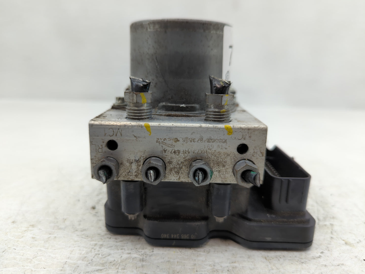 2017 Jaguar Xe ABS Pump Control Module Replacement P/N:HX73-14F447-AF Fits OEM Used Auto Parts - Oemusedautoparts1.com