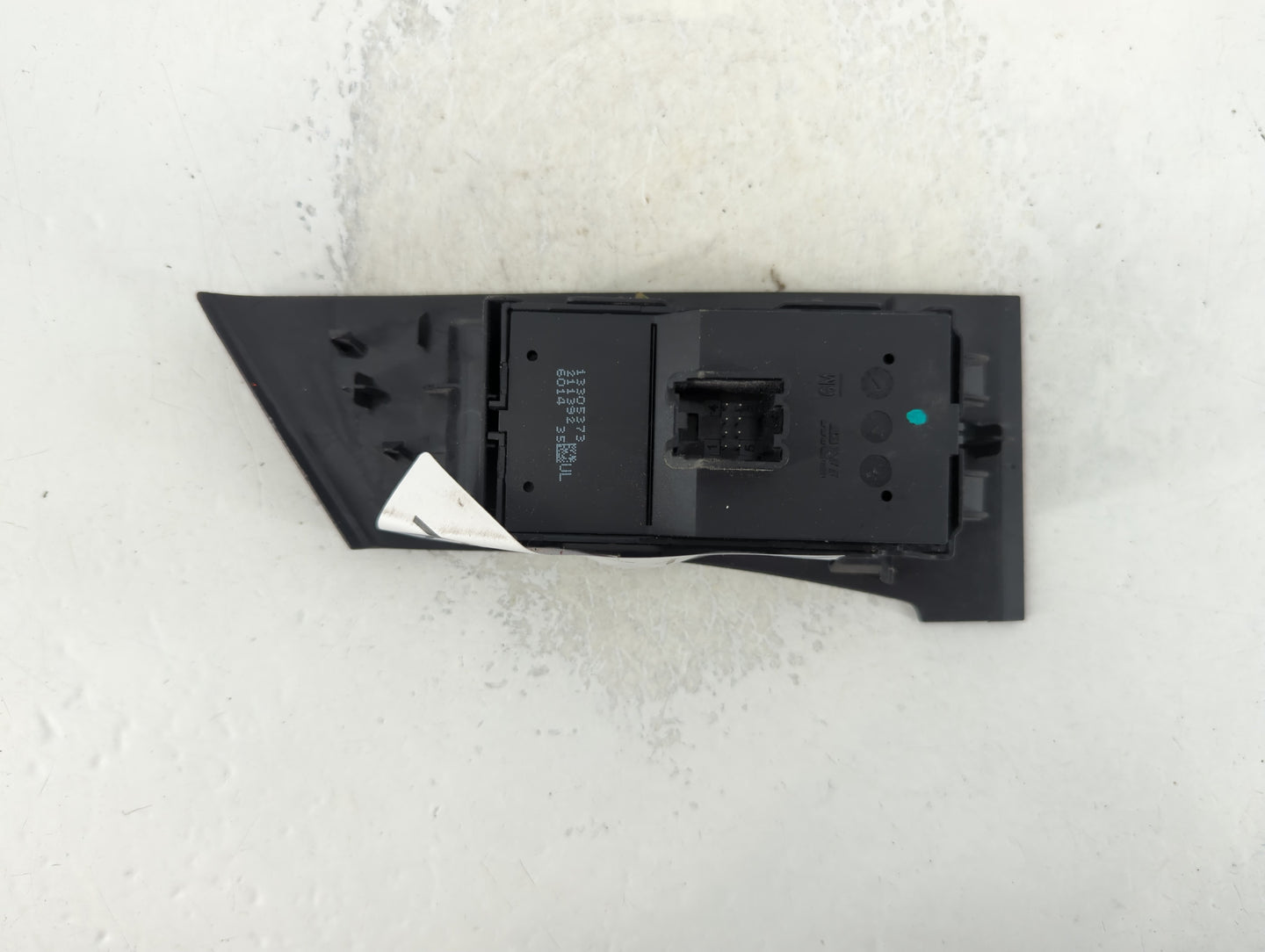 2013-2016 Buick Encore Master Power Window Switch Replacement Driver Side Left P/N:13305373 Fits Fits 2013 2014 2015 2016 OEM Used Auto Parts - Oemusedautoparts1.com