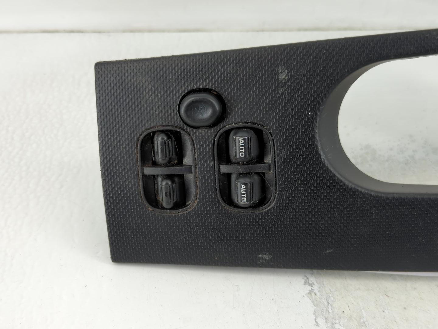 2004-2007 Jeep Liberty Master Power Window Switch Replacement Driver Side Left P/N:3666550 Fits Fits 2004 2005 2006 2007 OEM Used Auto Parts - Oemusedautoparts1.com