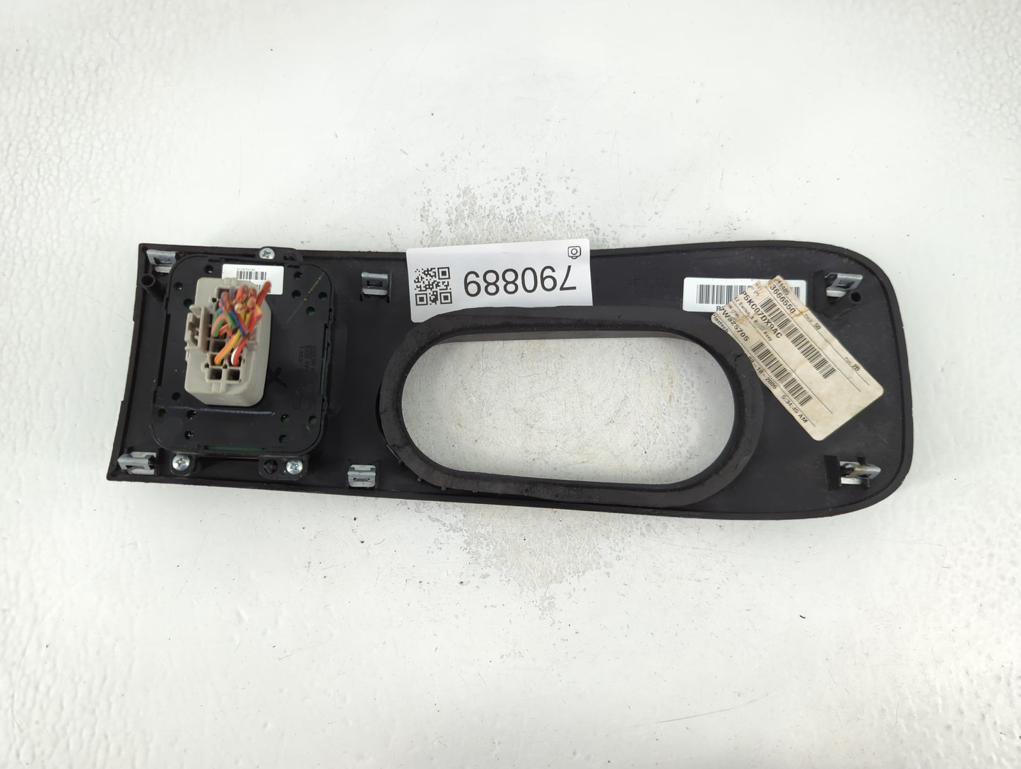 2004-2007 Jeep Liberty Master Power Window Switch Replacement Driver Side Left P/N:3666550 Fits Fits 2004 2005 2006 2007 OEM Used Auto Parts - Oemusedautoparts1.com