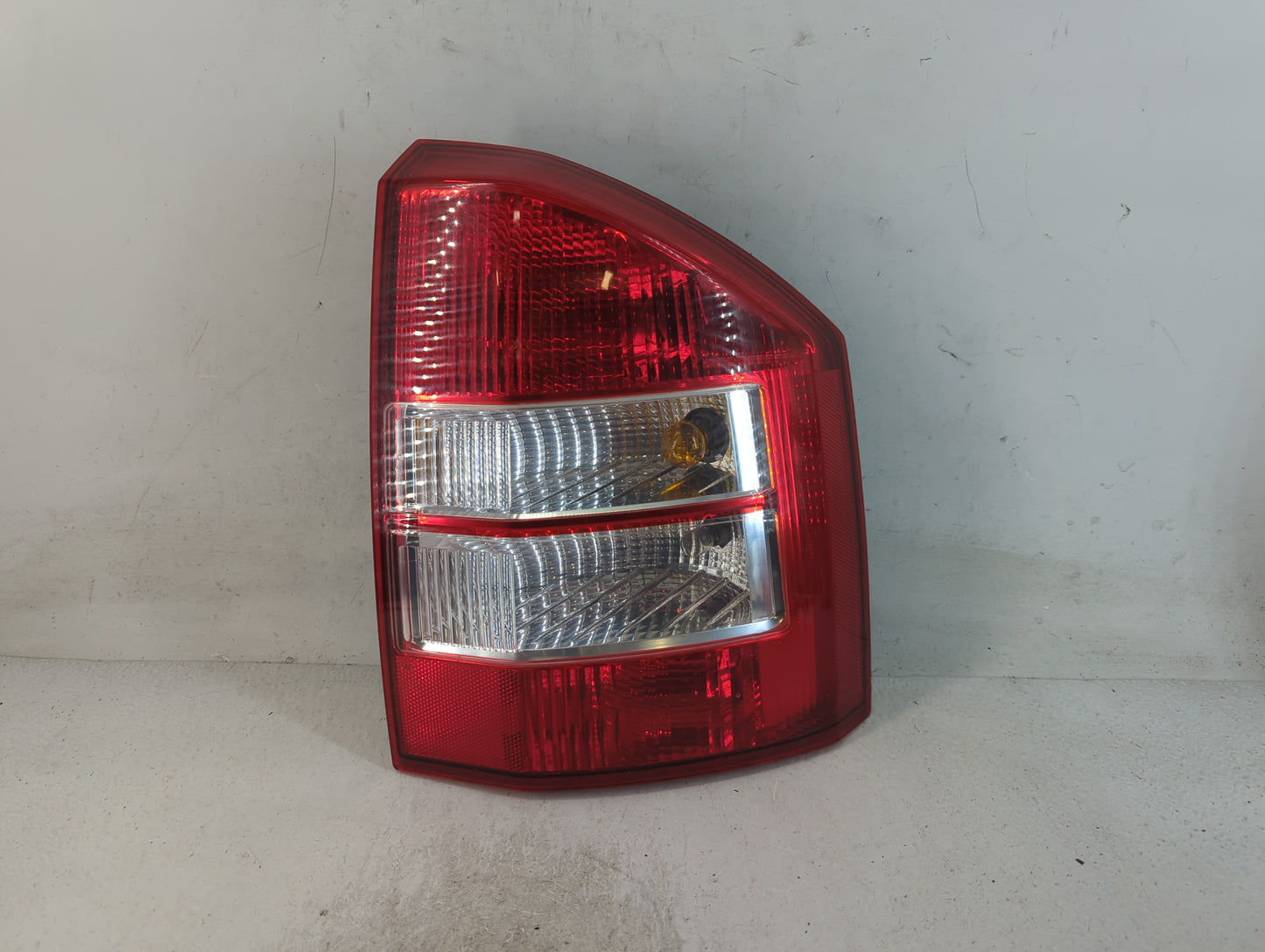 2007-2010 Jeep Compass Tail Light Assembly Passenger Right OEM Fits Fits 2007 2008 2009 2010 OEM Used Auto Parts - Oemusedautoparts1.com
