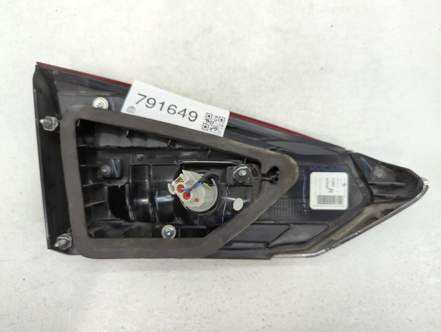 2019-2020 Ford Fusion Tail Light Assembly Passenger Right OEM P/N:090619A KS73-13A602-AE Fits Fits 2019 2020 OEM Used Auto Parts - Oemusedautoparts1.com