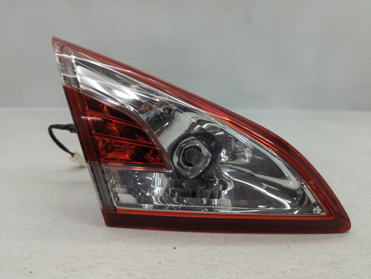 2011-2014 Nissan Murano Tail Light Assembly Passenger Right OEM P/N:E414968 Fits Fits 2011 2012 2013 2014 OEM Used Auto Parts - Oemusedautoparts1.com