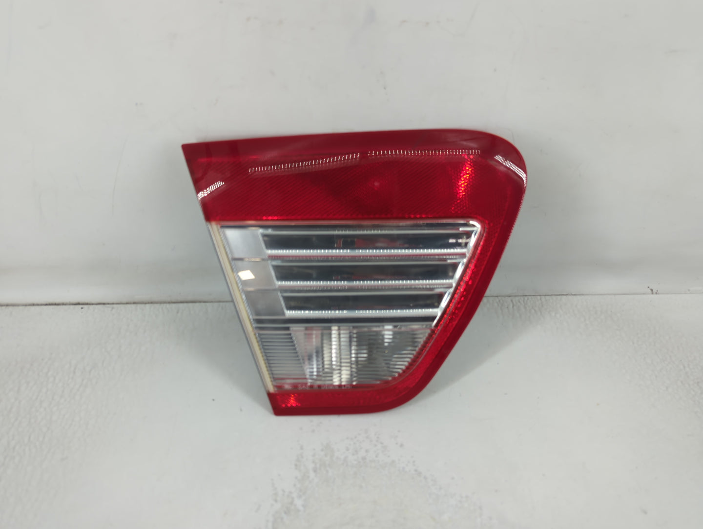 2006-2009 Mercury Milan Rear Center Lid Brake Light Tail Light P/N:22490401 Fits Fits 2006 2007 2008 2009 OEM Used Auto Parts - Oemusedautoparts1.com
