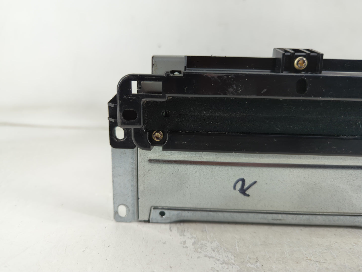 2018-2020 Dodge Journey Radio AM FM Cd Player Receiver Replacement P/N:P68209666AF Fits Fits 2018 2019 2020 OEM Used Auto Parts - Oemusedautoparts1.com