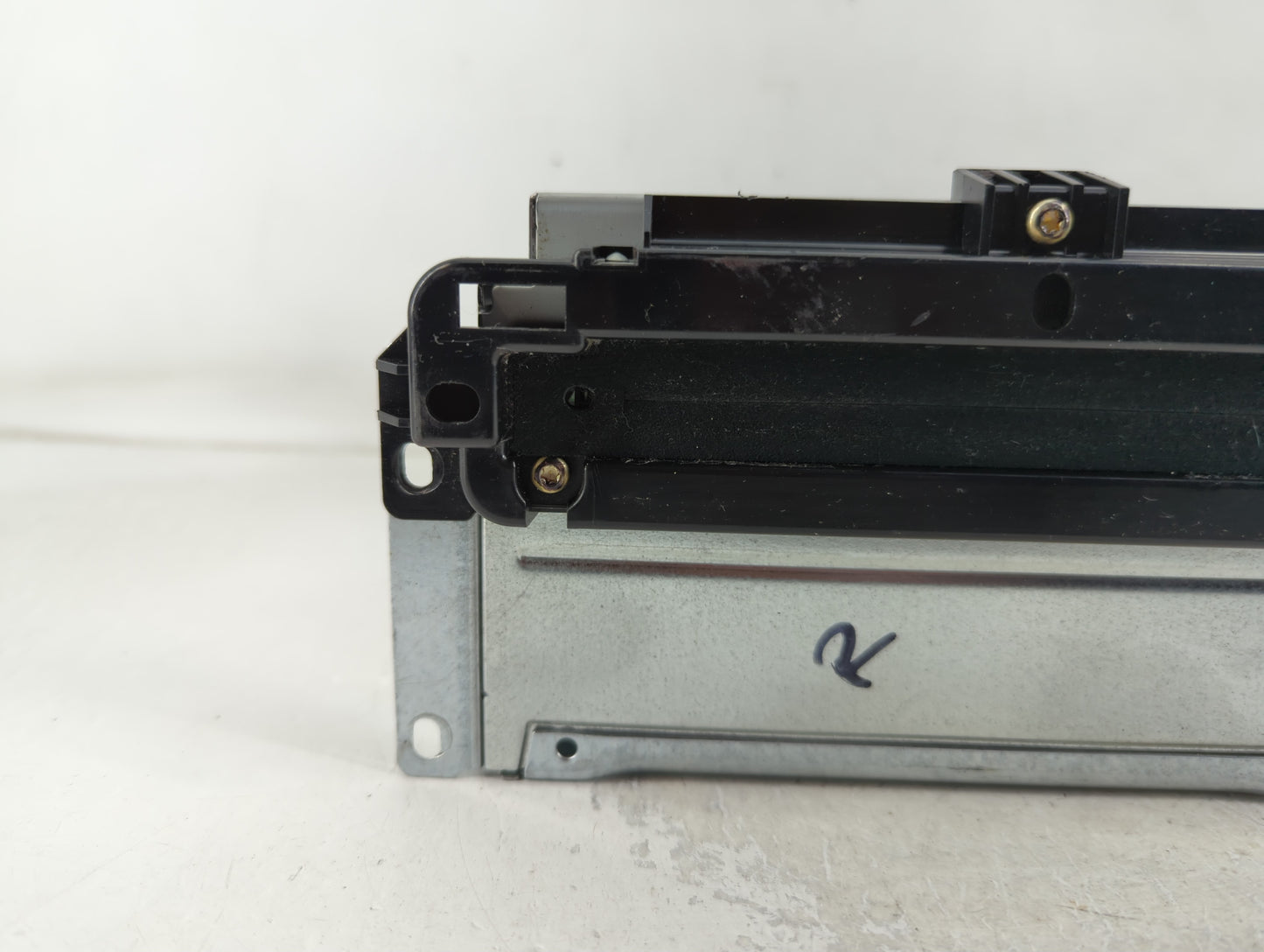 2018-2020 Dodge Journey Radio AM FM Cd Player Receiver Replacement P/N:P68209666AF Fits Fits 2018 2019 2020 OEM Used Auto Parts - Oemusedautoparts1.com