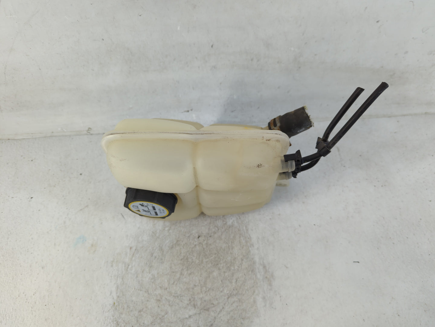 2013-2018 Ford C-max Radiator Coolant Overflow Expansion Tank Bottle - Oemusedautoparts1.com