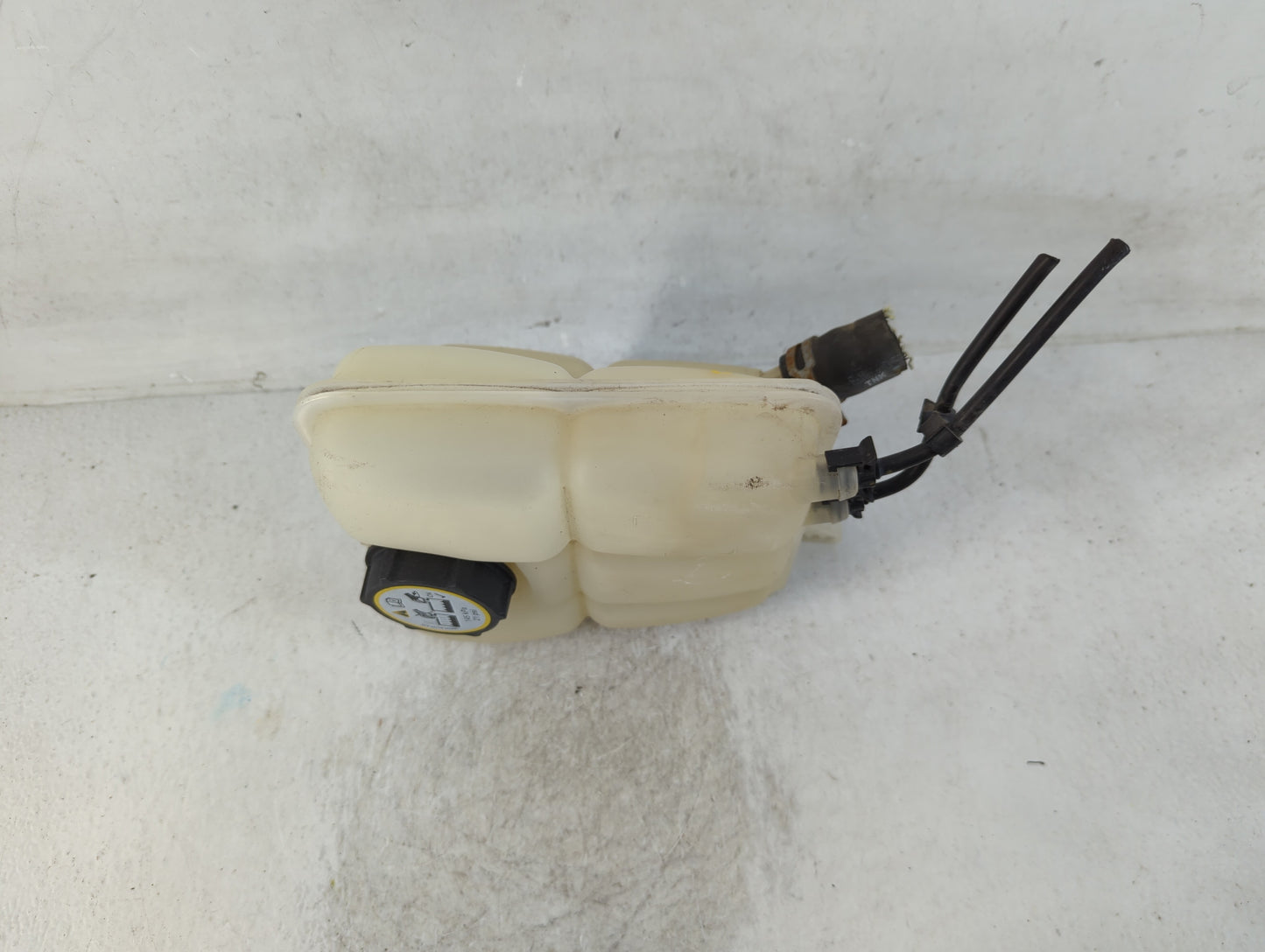 2013-2018 Ford C-max Radiator Coolant Overflow Expansion Tank Bottle - Oemusedautoparts1.com