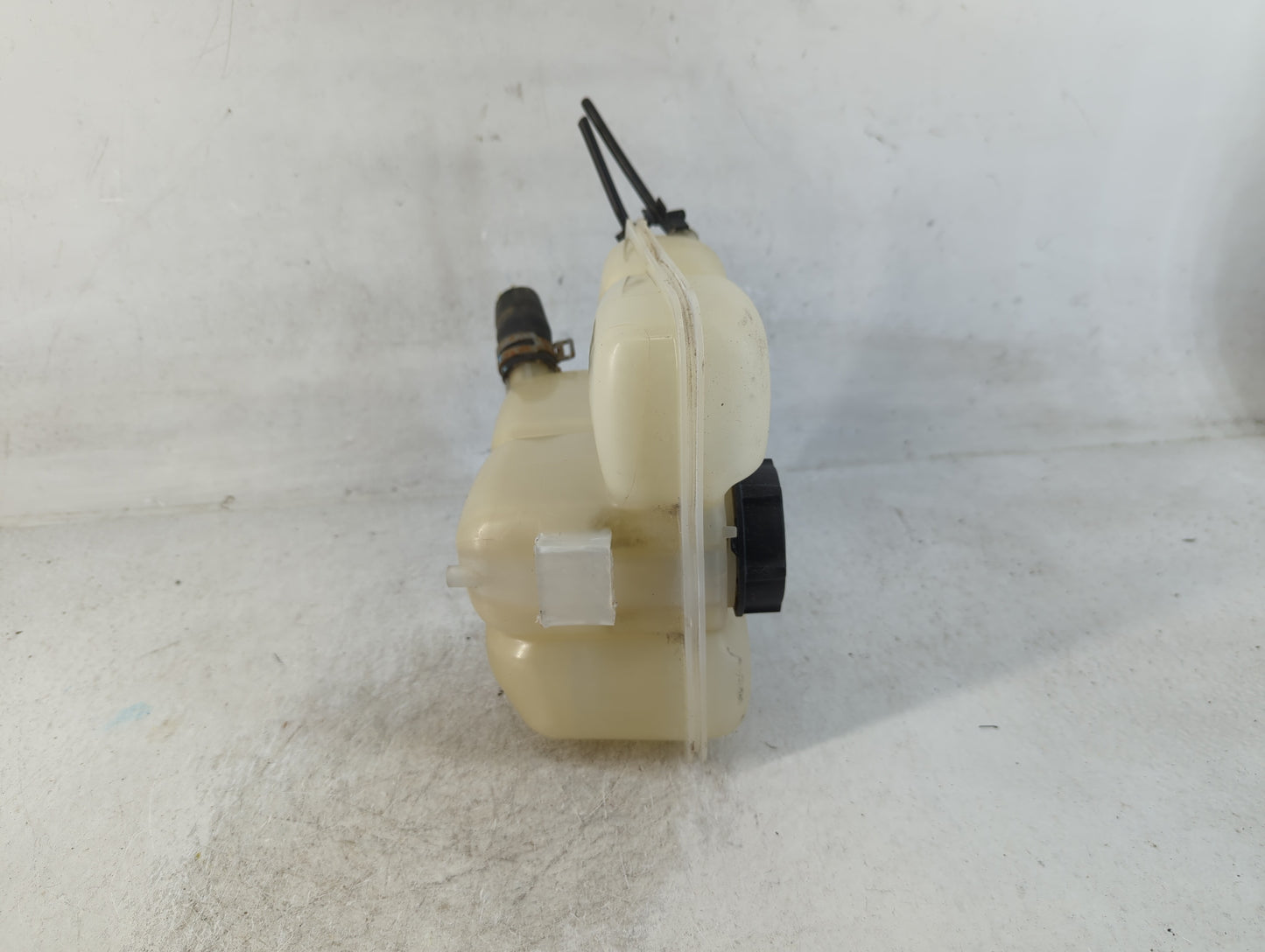 2013-2018 Ford C-max Radiator Coolant Overflow Expansion Tank Bottle - Oemusedautoparts1.com