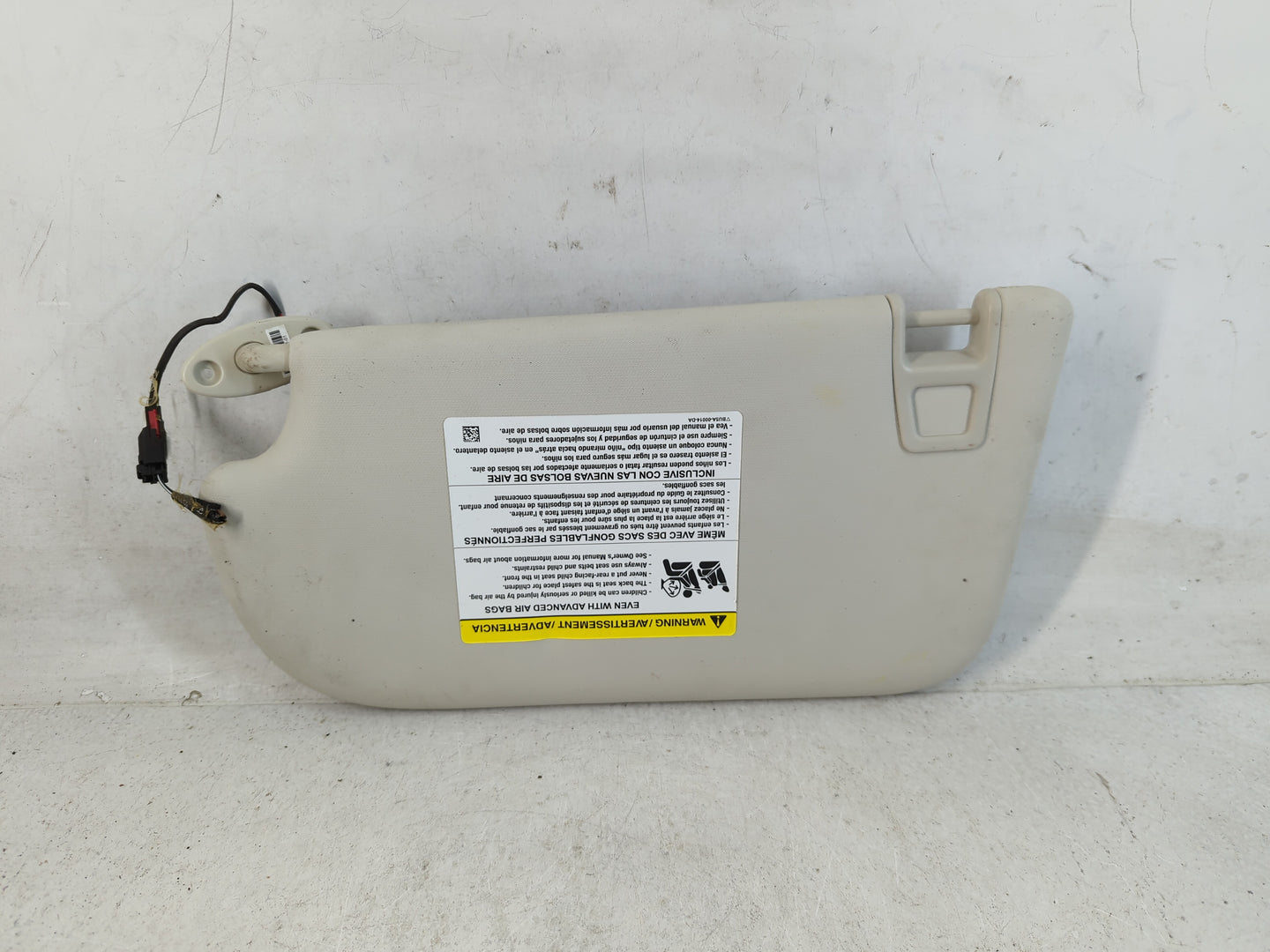 2013-2018 Ford Focus Sun Visor Shade Replacement Passenger Right Mirror Fits Fits 2013 2014 2015 2016 2017 2018 OEM Used Auto Parts - Oemusedautoparts1.com